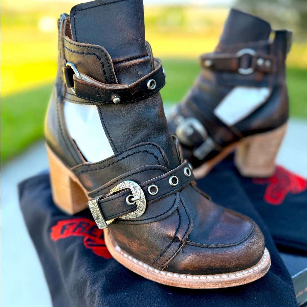 FREEBIRD SONOMA Dark Brown Ankle Boots with Buckle Accents SIZE 9